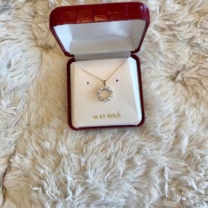 Beautiful 10k gold necklace